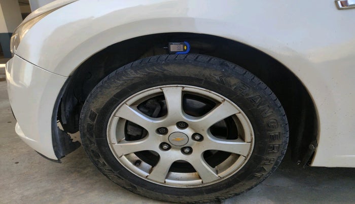 2010 Chevrolet Cruze LTZ, Diesel, Manual, 1,44,792 km, tyre