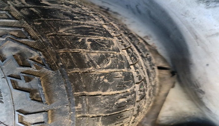 2010 Chevrolet Cruze LTZ, Diesel, Manual, 1,44,792 km, tyre