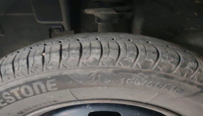 2017 Renault Kwid RXT 1.0 AMT, Petrol, Automatic, 77,185 km, tyre