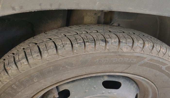 2017 Renault Kwid RXT 1.0 AMT, Petrol, Automatic, 77,185 km, tyre