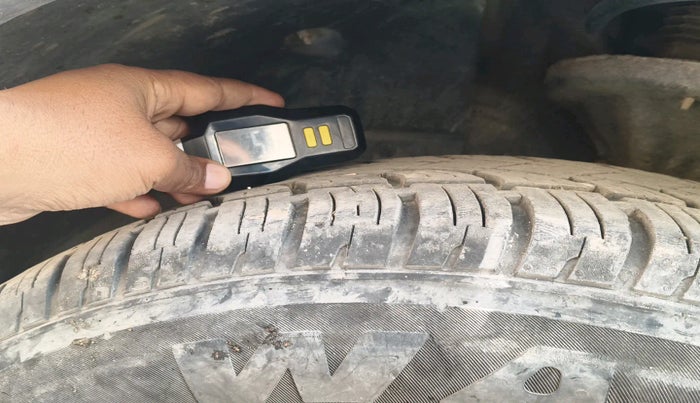 2015 Mahindra XUV500 W8, Diesel, Manual, 1,48,965 km, tyre