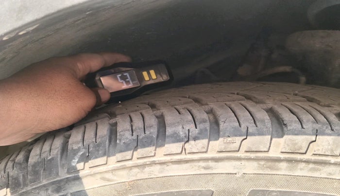 2015 Mahindra XUV500 W8, Diesel, Manual, 1,48,965 km, tyre