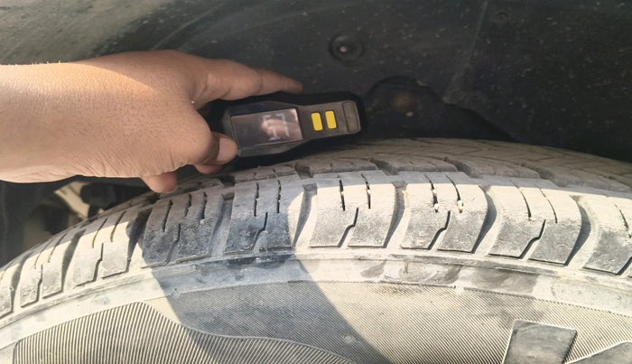 2015 Mahindra XUV500 W8, Diesel, Manual, 1,48,965 km, tyre