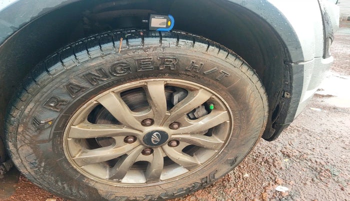 2015 Mahindra XUV500 W8, Diesel, Manual, 1,38,000 km, tyre