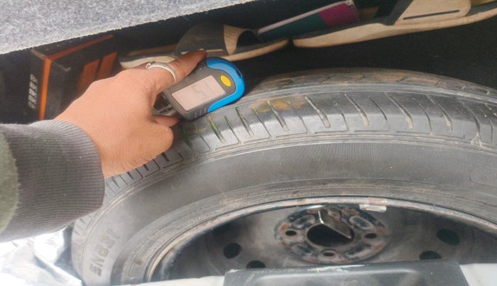 2016 Nissan Micra XL CVT, Petrol, Automatic, 1,13,960 km, tyre