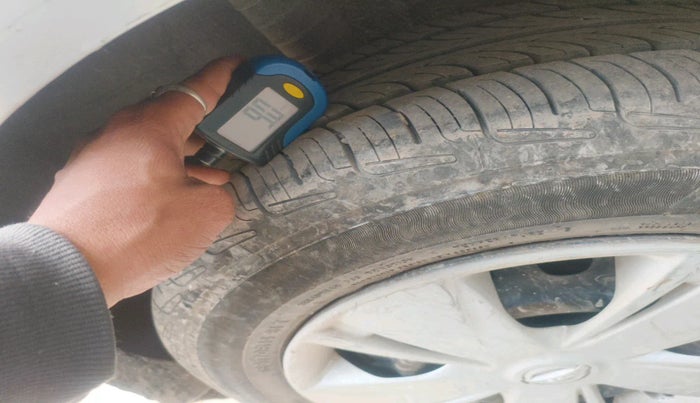 2016 Nissan Micra XL CVT, Petrol, Automatic, 1,13,960 km, tyre