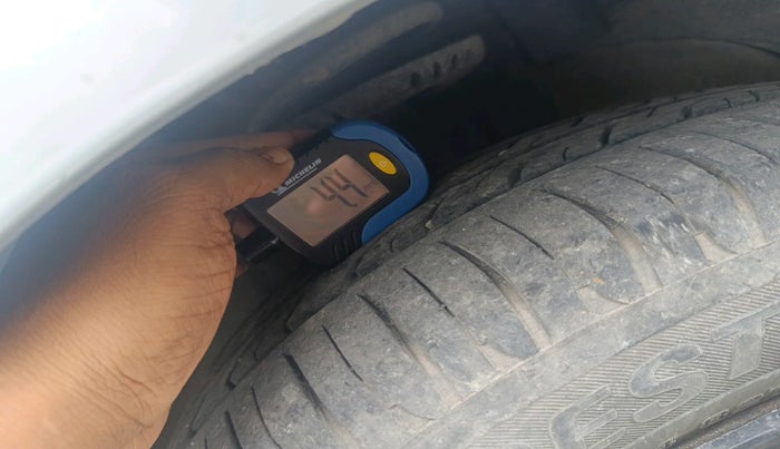 2011 Volkswagen Vento TRENDLINE 1.6, Petrol, Manual, 92,646 km, tyre