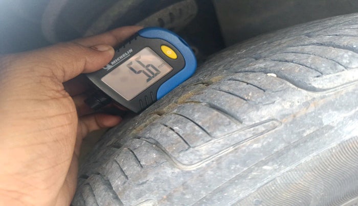 2011 Volkswagen Vento TRENDLINE 1.6, Petrol, Manual, 92,646 km, tyre