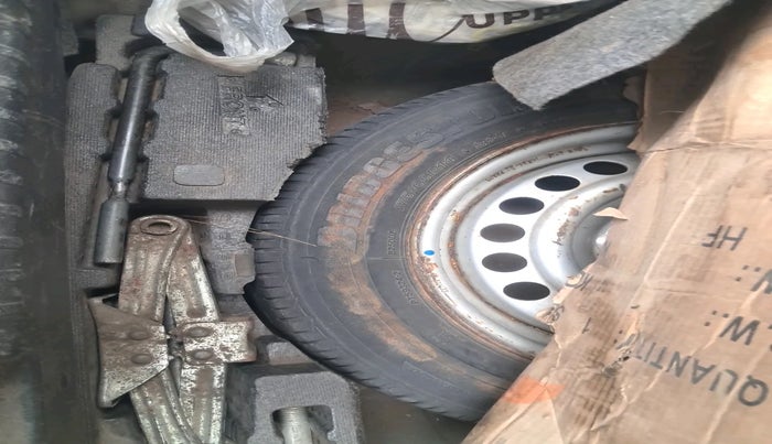 2013 Honda Amaze 1.5L I-DTEC EX, Diesel, Manual, 1,00,042 km, tyre