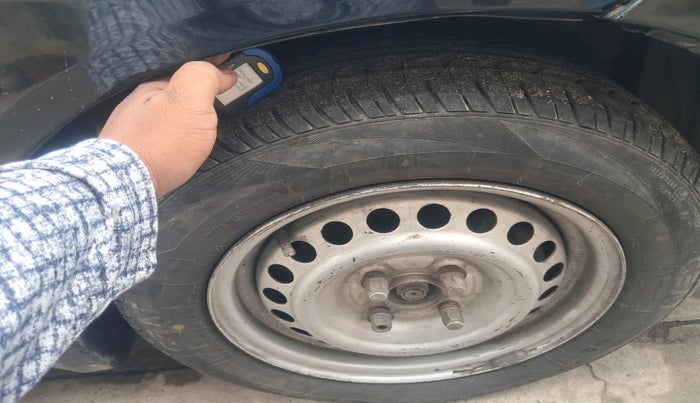 2013 Honda Amaze 1.5L I-DTEC EX, Diesel, Manual, 1,00,042 km, tyre