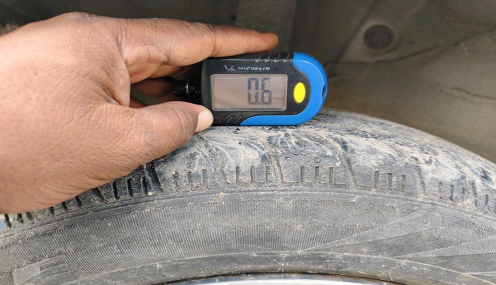 2015 Hyundai Grand i10 MAGNA 1.1 CRDI, Diesel, Manual, 1,30,311 km, tyre