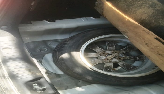 2012 Hyundai Verna FLUIDIC 1.6 VTVT SX, Petrol, Manual, 61,044 km, tyre