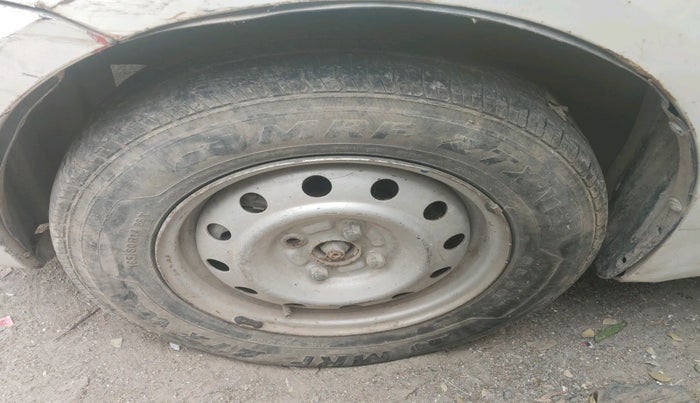 2010 Maruti Swift LXI, Petrol, Manual, 1,11,323 km, tyre