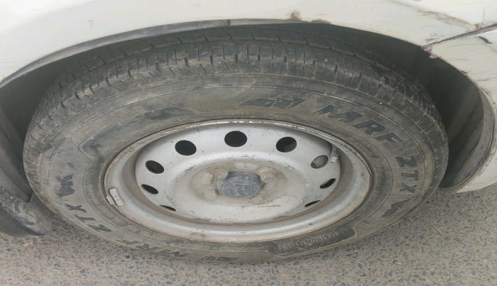 2010 Maruti Swift LXI, Petrol, Manual, 1,11,323 km, tyre