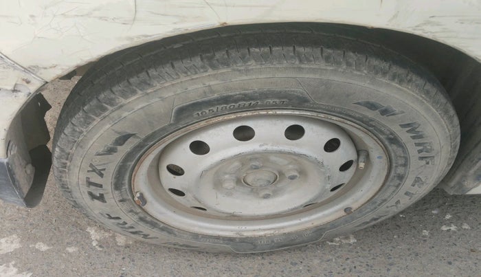 2010 Maruti Swift LXI, Petrol, Manual, 1,11,323 km, tyre