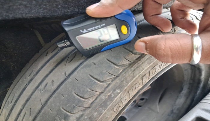 2011 Hyundai Santro Xing GL PLUS, Petrol, Manual, 1,65,227 km, tyre