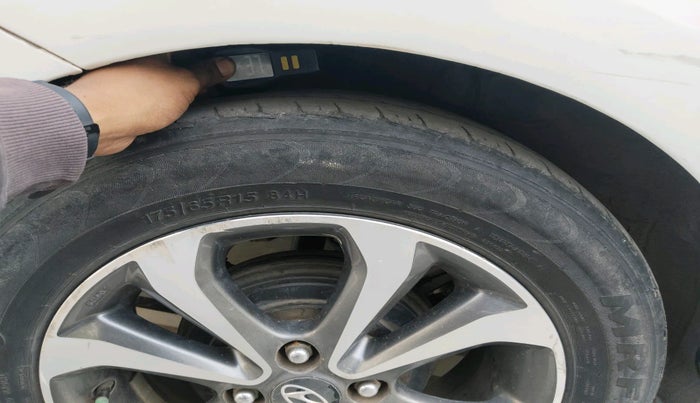 2014 Hyundai Xcent SX 1.2, Petrol, Manual, 1,14,327 km, tyre