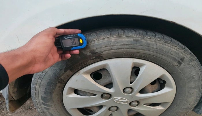 2010 Hyundai i10 MAGNA 1.2, Petrol, Manual, 1,00,814 km, tyre