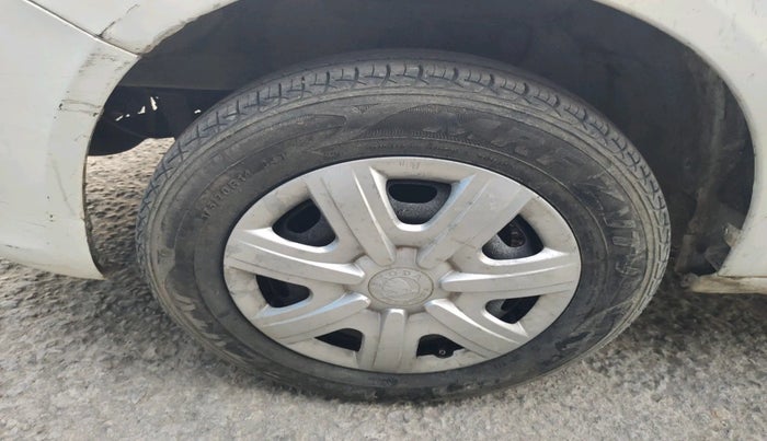 2011 Skoda Fabia CLASSIC 1.2 TDI, Diesel, Manual, 1,16,861 km, tyre