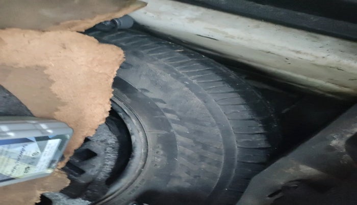 2011 Skoda Fabia CLASSIC 1.2 TDI, Diesel, Manual, 1,16,861 km, tyre