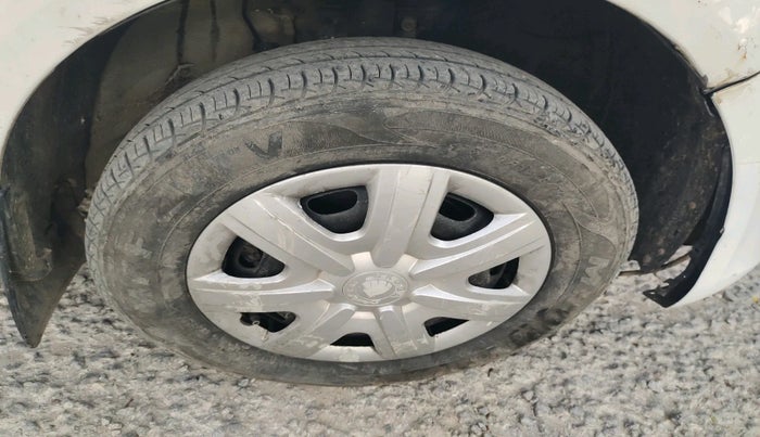 2011 Skoda Fabia CLASSIC 1.2 TDI, Diesel, Manual, 1,16,861 km, tyre