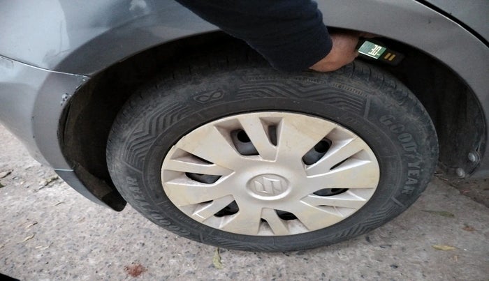 2013 Maruti Swift VDI, Diesel, Manual, 1,37,583 km, tyre