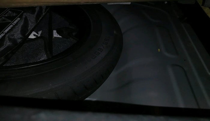 2023 KIA SONET HTX 1.0 IMT, Petrol, Manual, 8,063 km, tyre