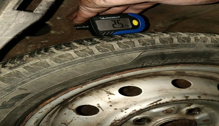 2013 Hyundai Santro Xing GL, Petrol, Manual, 82,999 km, tyre