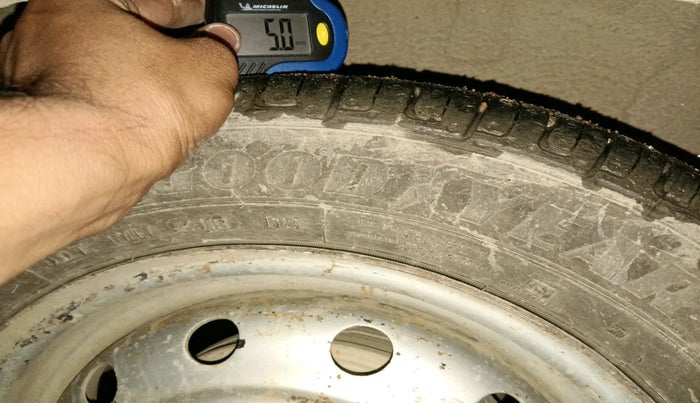 2013 Hyundai Santro Xing GL, Petrol, Manual, 82,999 km, tyre