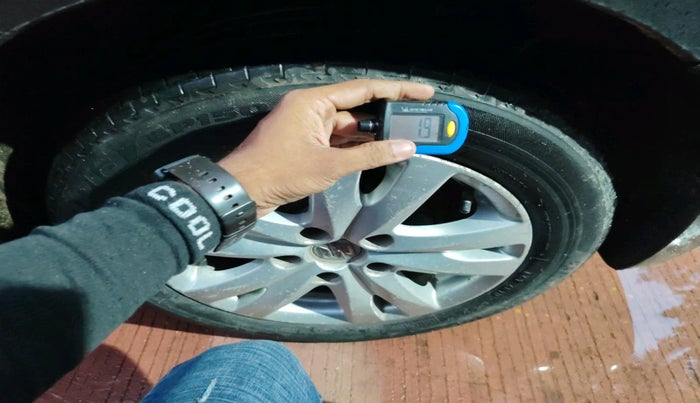 2016 Maruti Ertiga VXI CNG, Petrol, Manual, 89,766 km, tyre