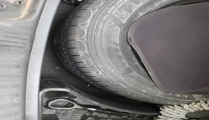 2018 Jeep Compass LONGITUDE 2.0 DIESEL, Diesel, Manual, 1,20,845 km, tyre