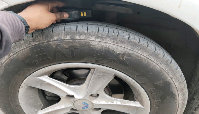 2017 Maruti Swift LXI (O), Petrol, Manual, 1,15,201 km, tyre