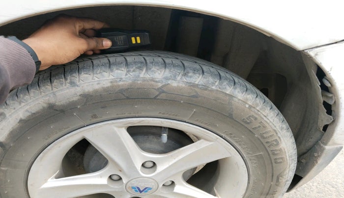 2017 Maruti Swift LXI (O), Petrol, Manual, 1,15,201 km, tyre