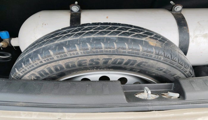 2017 Maruti Swift LXI (O), Petrol, Manual, 1,15,201 km, tyre