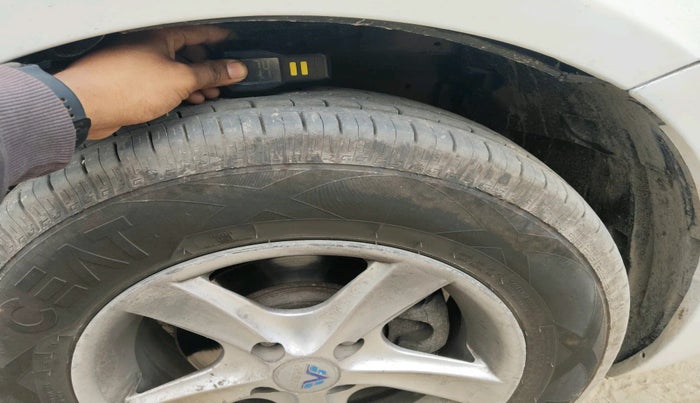 2017 Maruti Swift LXI (O), Petrol, Manual, 1,15,201 km, tyre