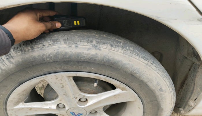 2017 Maruti Swift LXI (O), Petrol, Manual, 1,15,201 km, tyre