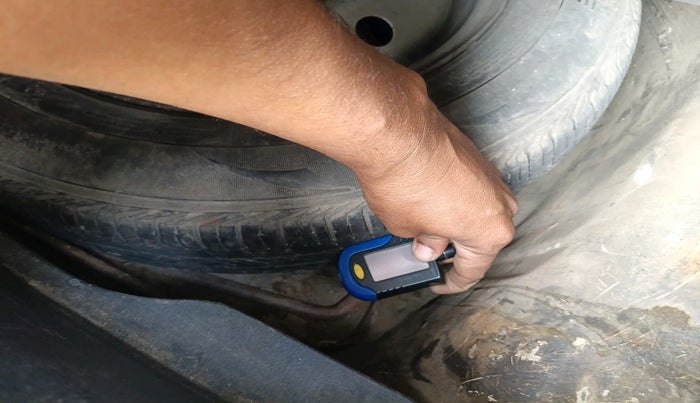 2015 Maruti Swift Dzire VXI, Petrol, Manual, 72,026 km, tyre