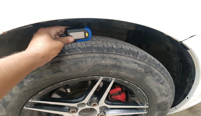 2015 Maruti Swift Dzire VXI, Petrol, Manual, 72,026 km, tyre