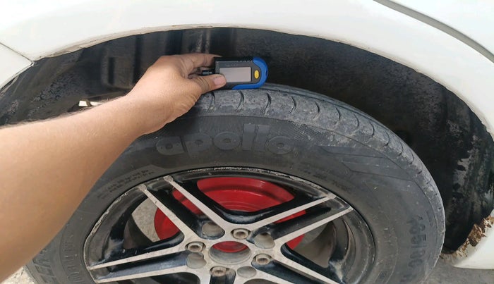 2015 Maruti Swift Dzire VXI, Petrol, Manual, 72,026 km, tyre