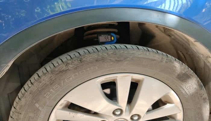 2016 Maruti S Cross ALPHA 1.3, Diesel, Manual, 1,27,996 km, tyre