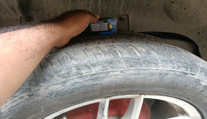 2015 Mahindra TUV300 T8 AMT, Diesel, Automatic, 89,101 km, tyre