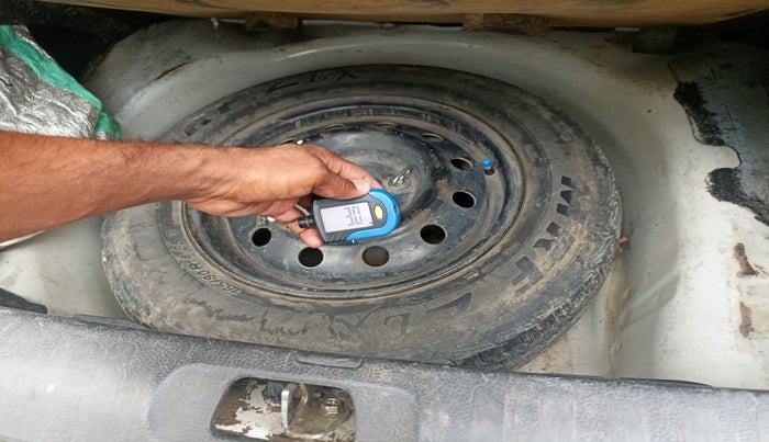 2015 Maruti Swift Dzire VDI, Diesel, Manual, 2,06,451 km, tyre