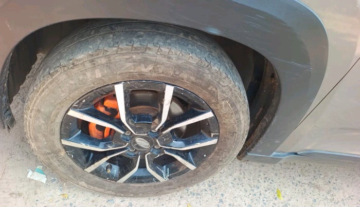 2017 Mahindra KUV 100 NXT K4+ P 6 STR, Petrol, Manual, 37,471 km, tyre