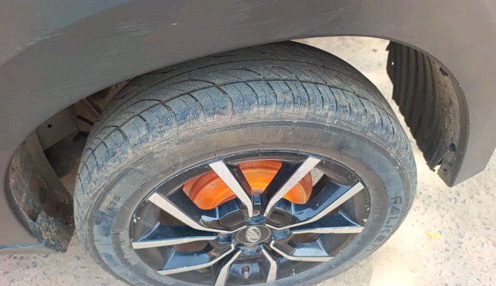 2017 Mahindra KUV 100 NXT K4+ P 6 STR, Petrol, Manual, 37,471 km, tyre