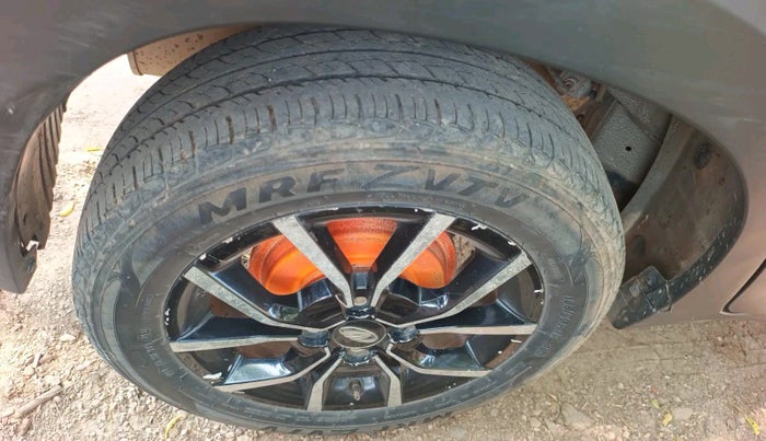 2017 Mahindra KUV 100 NXT K4+ P 6 STR, Petrol, Manual, 37,471 km, tyre