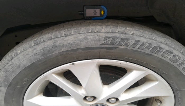 2016 Toyota Innova Crysta 2.4 GX 8 STR, Diesel, Manual, 1,74,097 km, tyre