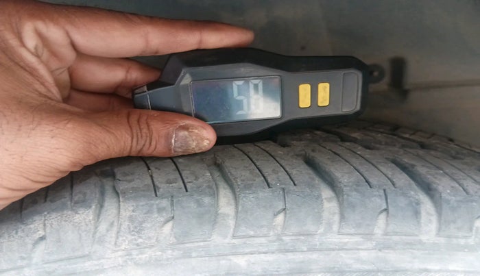 2017 Tata Hexa XTA 4X2 6 STR, Diesel, Automatic, 1,86,053 km, tyre