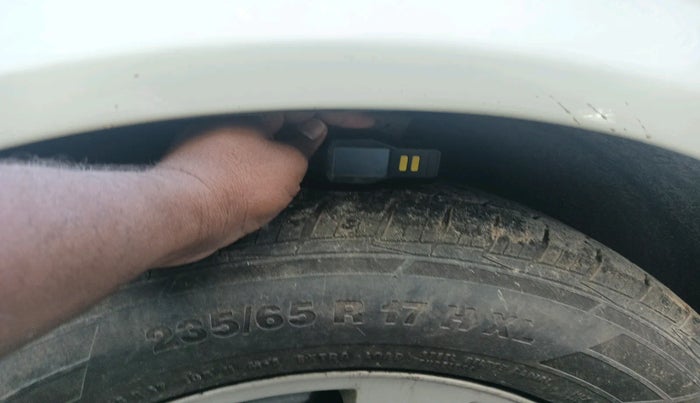 2012 Volvo XC 60 D4 KINETIC, Diesel, Automatic, 1,89,784 km, tyre