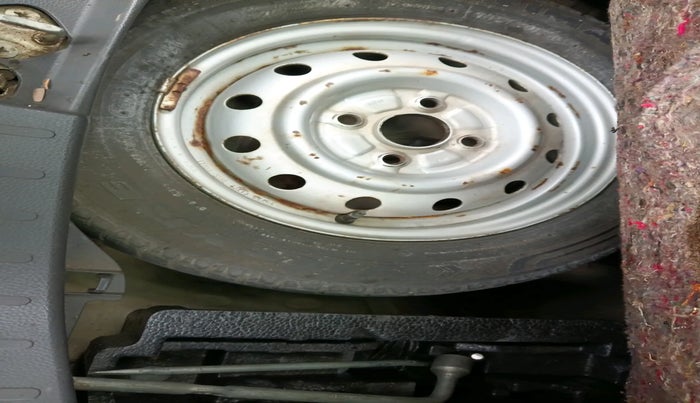 2011 Maruti Wagon R 1.0 LXI, Petrol, Manual, 64,190 km, tyre