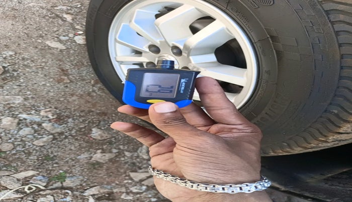 2017 Mahindra TUV300 T8 AMT, Diesel, Automatic, 95,509 km, tyre